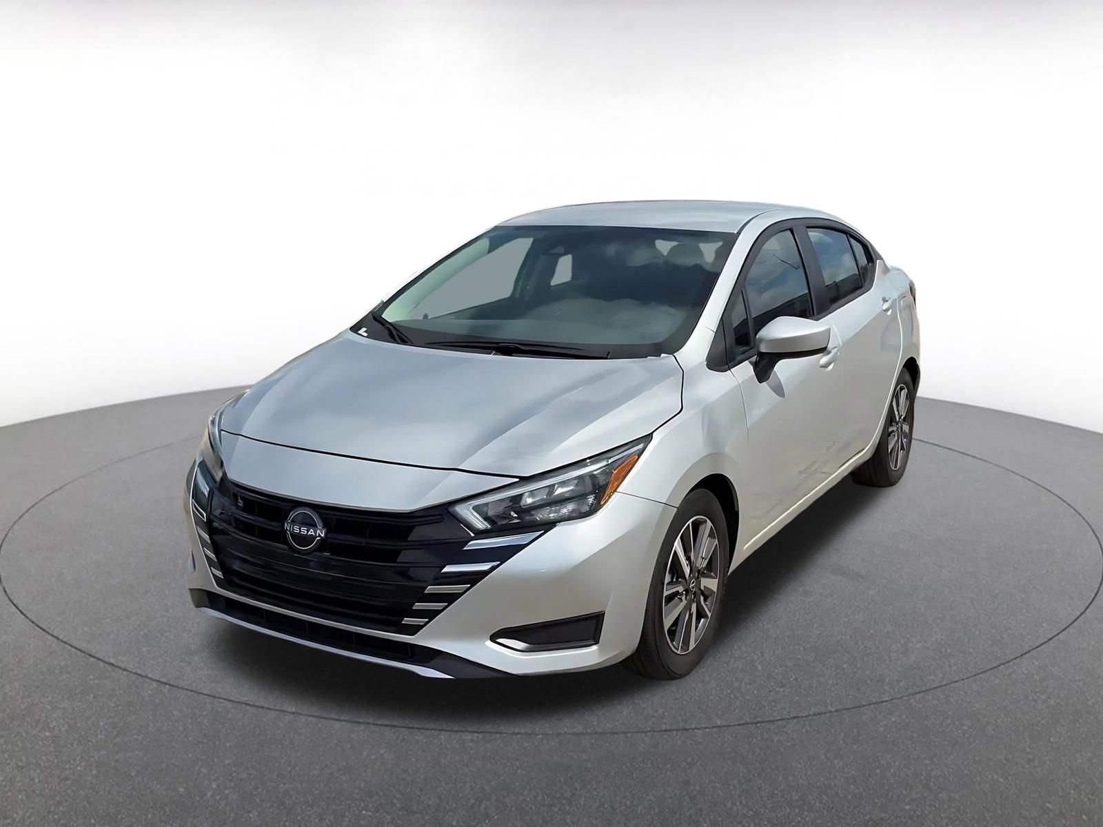 Used 2025 Nissan Versa SV image 5