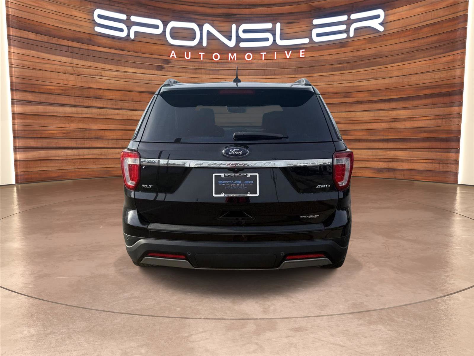 Used 2019 Ford Explorer XLT w/ Equipment Group 202A image 6