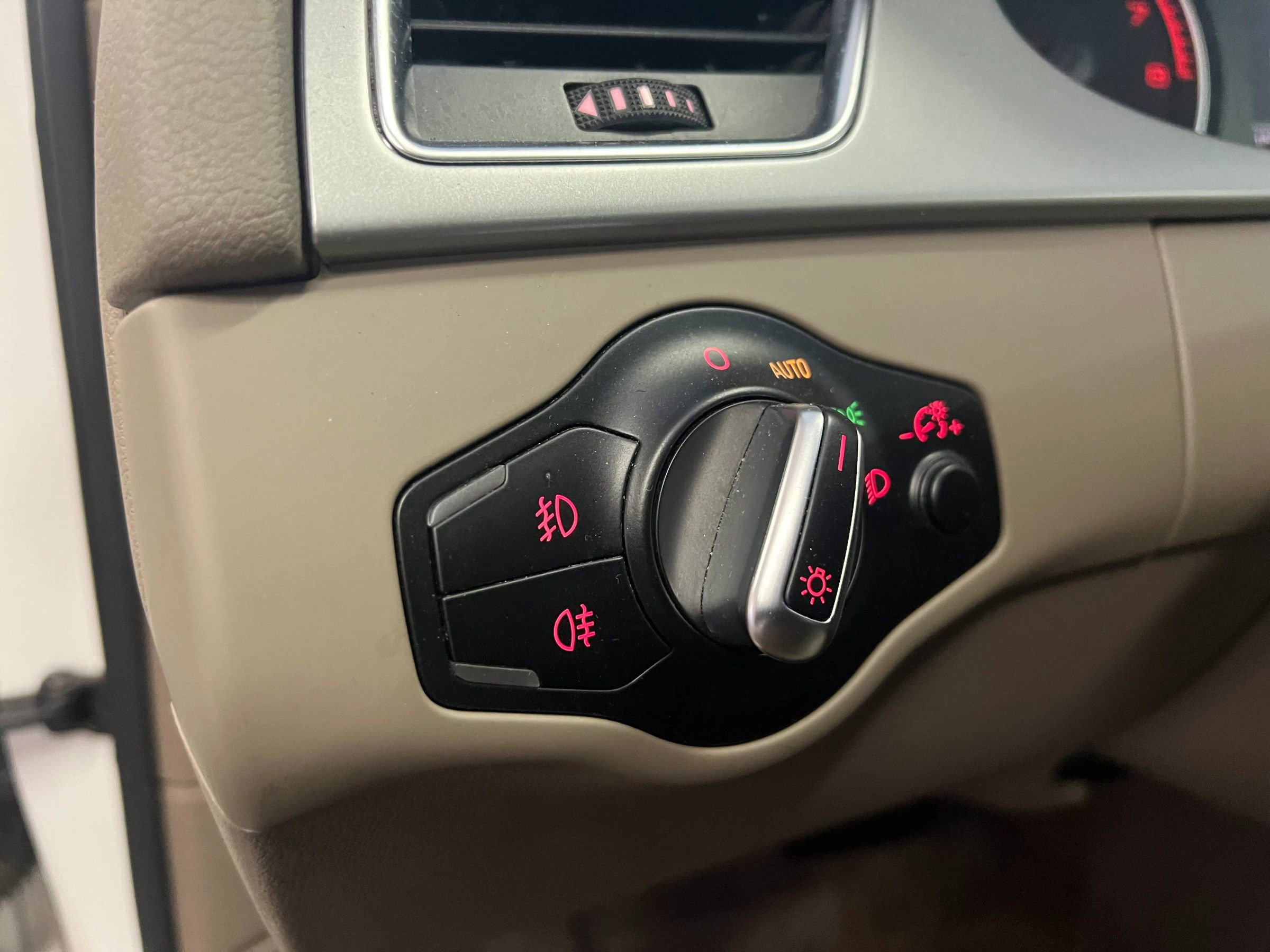 Used 2011 Audi A4 2.0T Premium Plus image 13