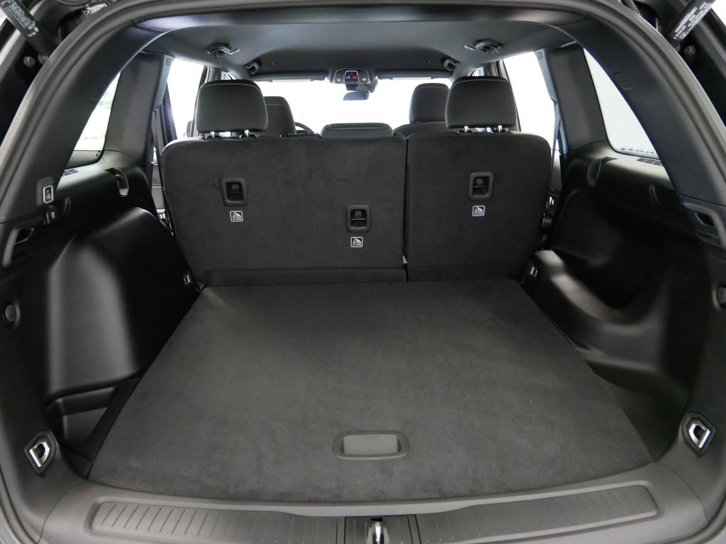 New 2025 Jeep Grand Cherokee Laredo w/ Luxury Tech Group I image 11