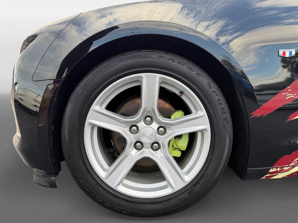 Used 2019 Chevrolet Camaro LT RWD image 9