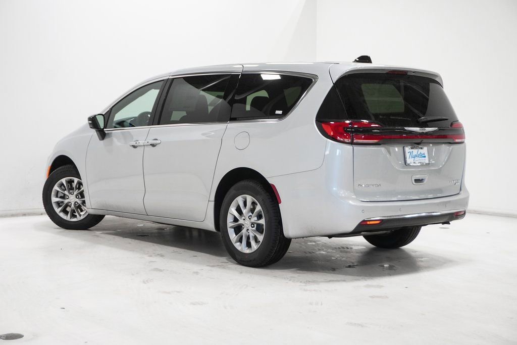 New 2026 Chrysler Pacifica Limited image 5