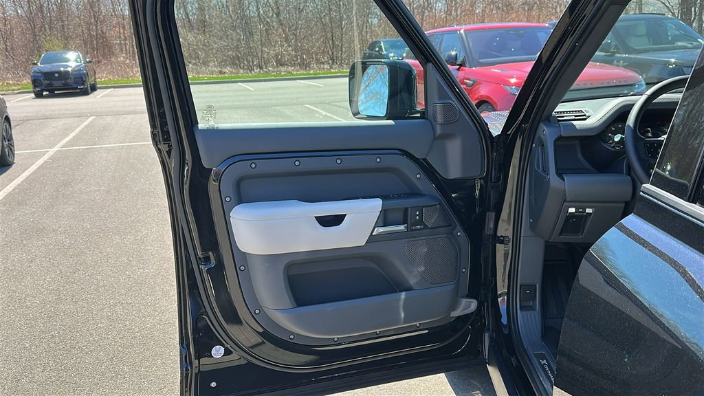 Certified 2023 Land Rover Defender 110 X-Dynamic SE image 8