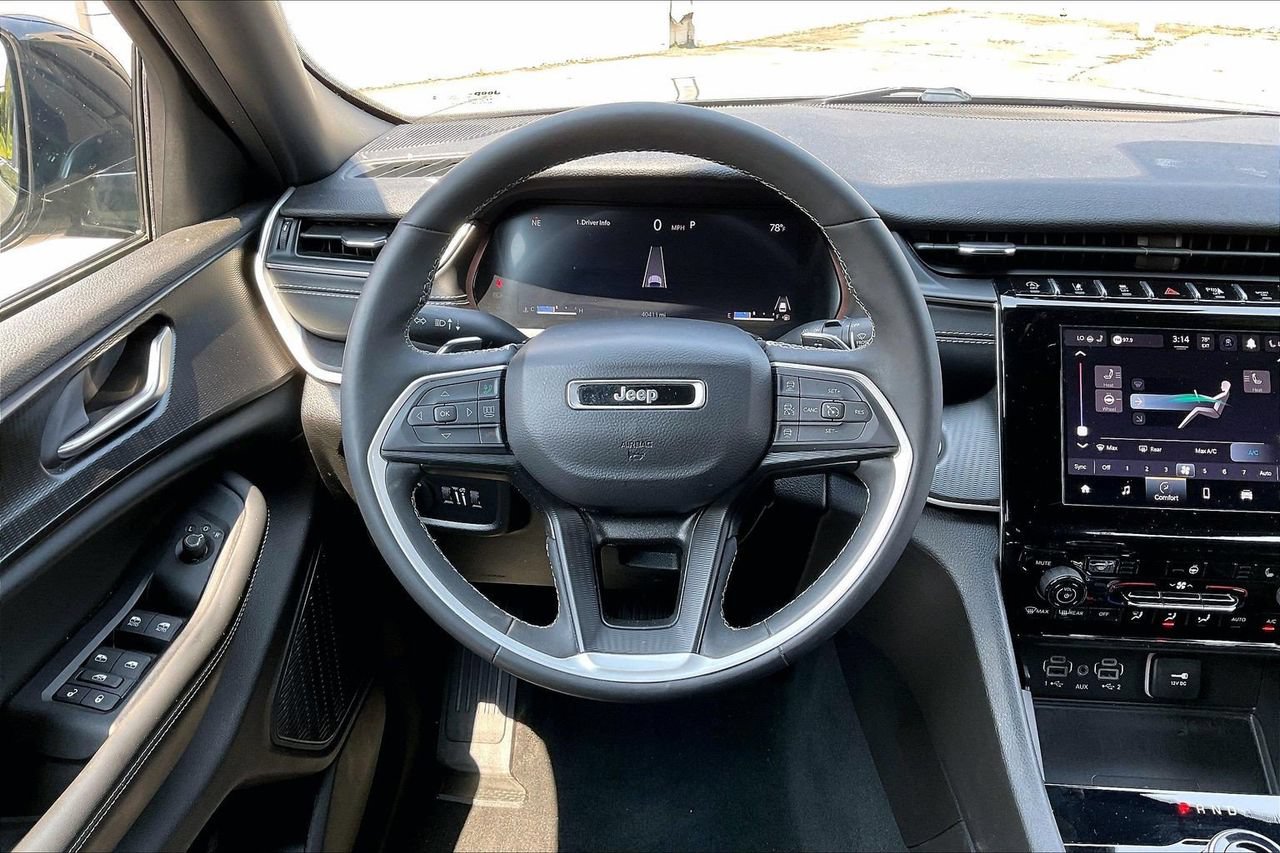 Certified 2023 Jeep Grand Cherokee Altitude AWD/4WD image 10