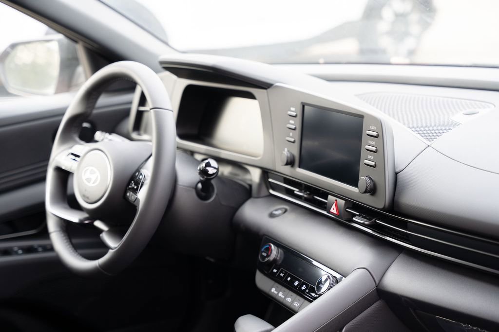 New 2025 Hyundai Elantra Sport image 11