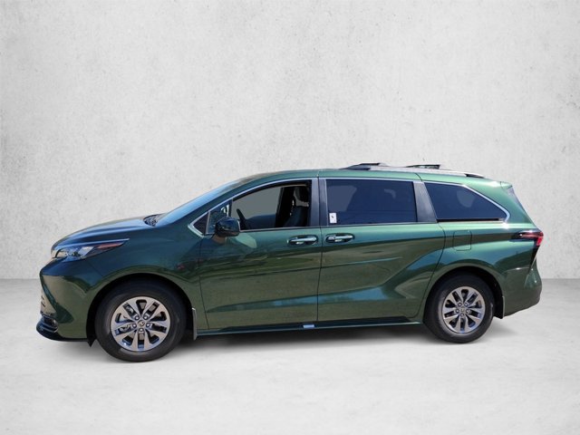 Used 2026 Toyota Sienna XLE FWD image 9