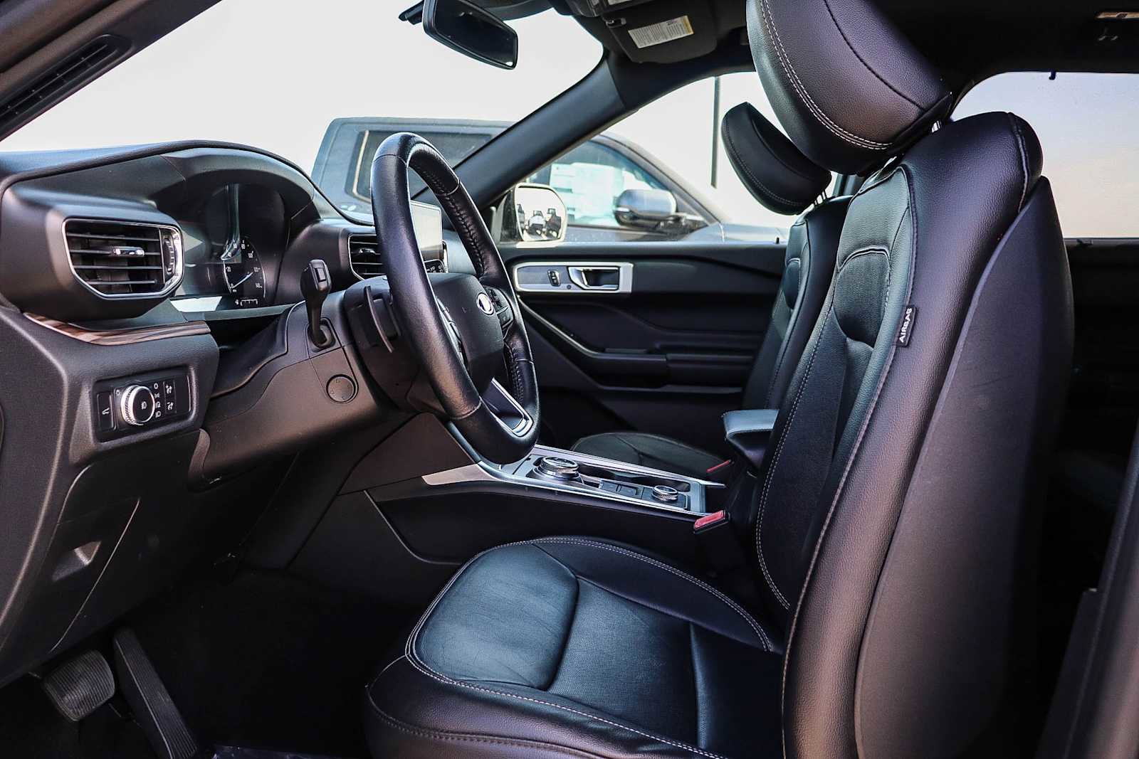 Used 2020 Ford Explorer Limited image 17