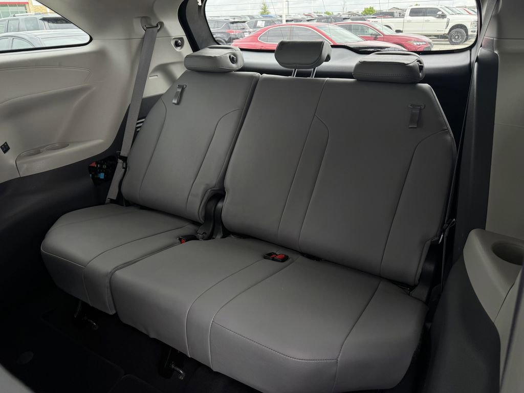 Used 2022 Toyota Sienna XLE FWD image 29