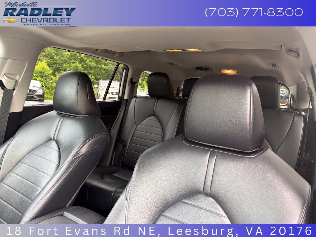 Used 2020 Toyota Highlander XLE AWD/4WD image 2