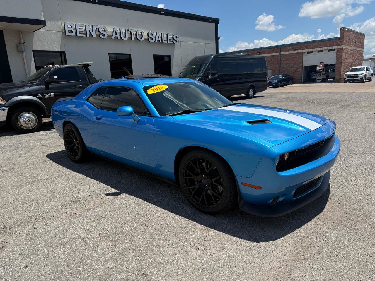 Used 2016 Dodge Challenger R/T Scat Pack w/ Leather Interior Group RWD image 4