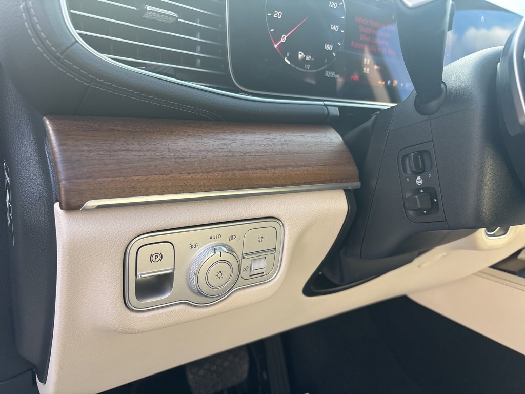 Used 2025 Mercedes-Benz GLS 450 4MATIC image 23