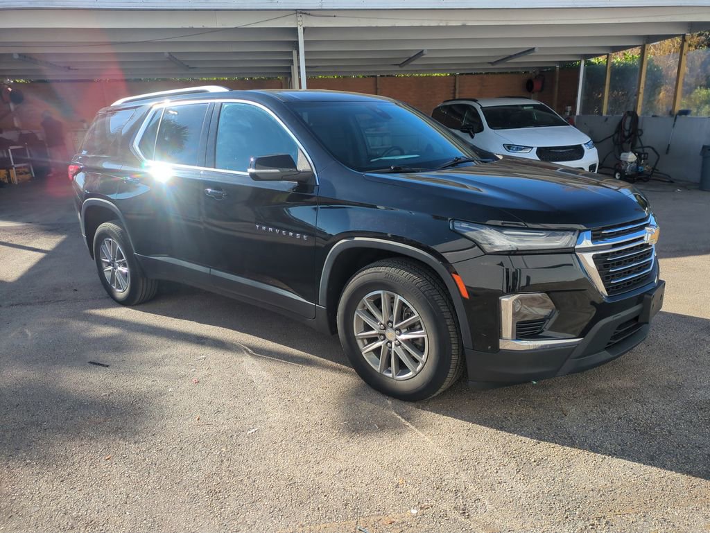 Used 2024 Chevrolet Traverse LT image 2