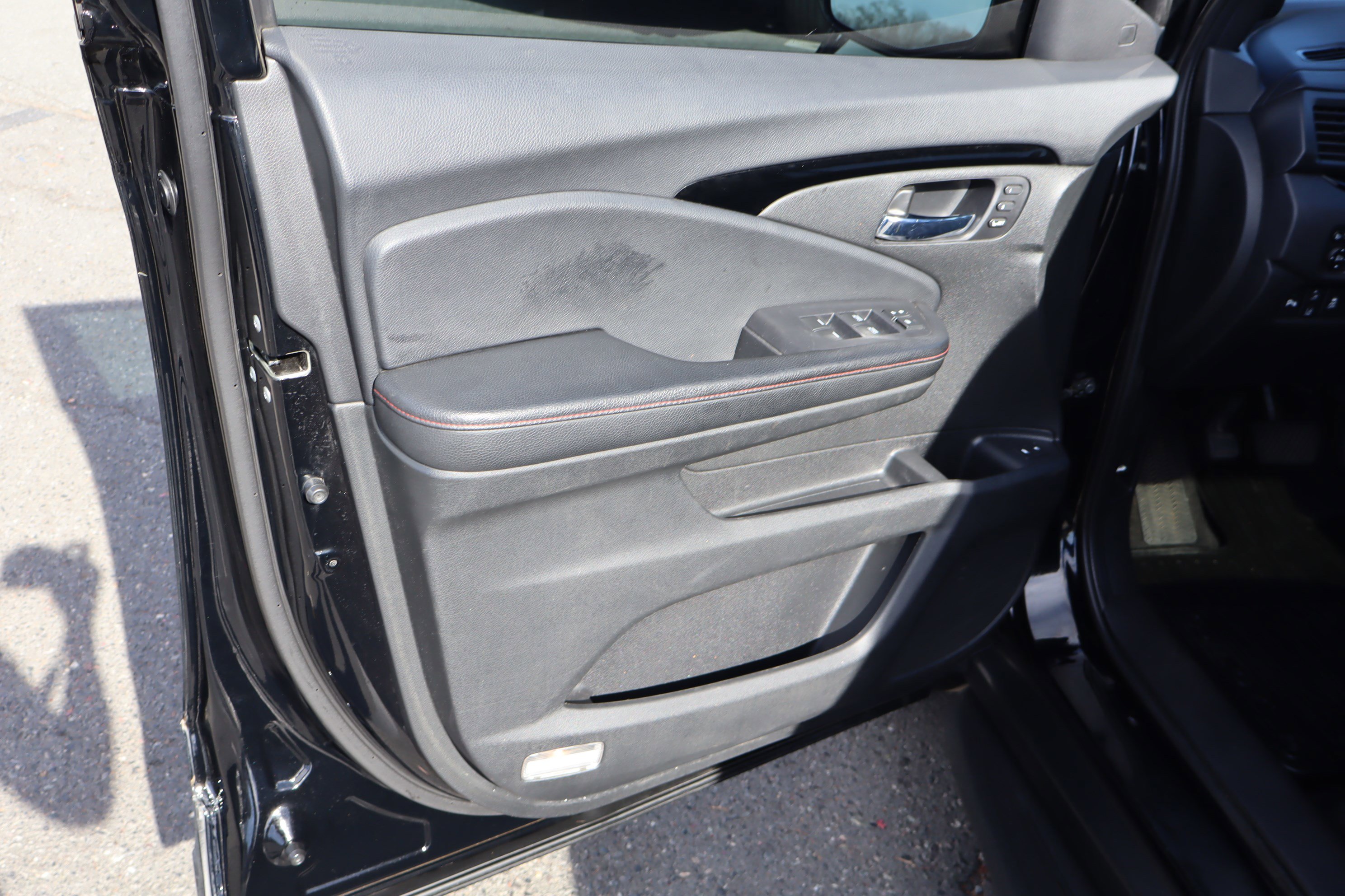 Used 2020 Honda Pilot Black Edition image 18