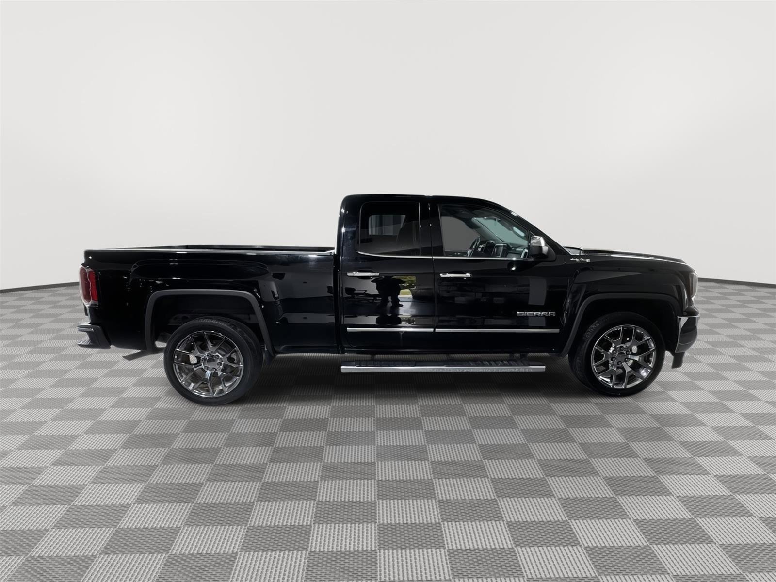 Used 2016 GMC Sierra 1500 SLT w/ SLT Premium Package AWD/4WD image 5
