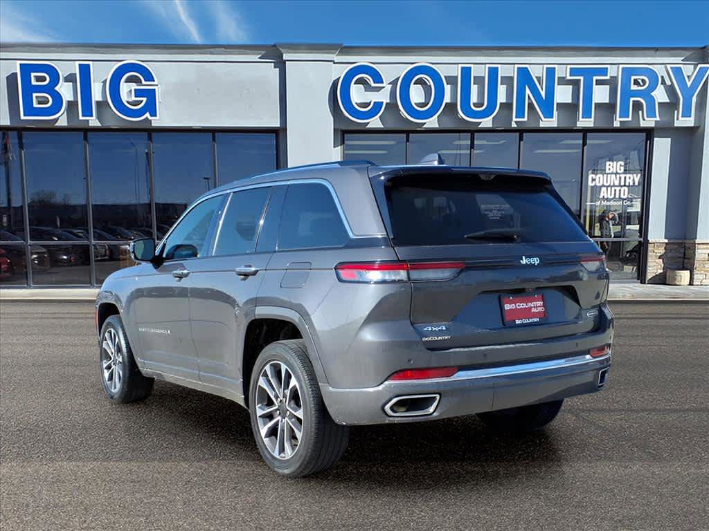 Used 2022 Jeep Grand Cherokee Overland w/ Luxury Tech Group IV AWD/4WD image 3