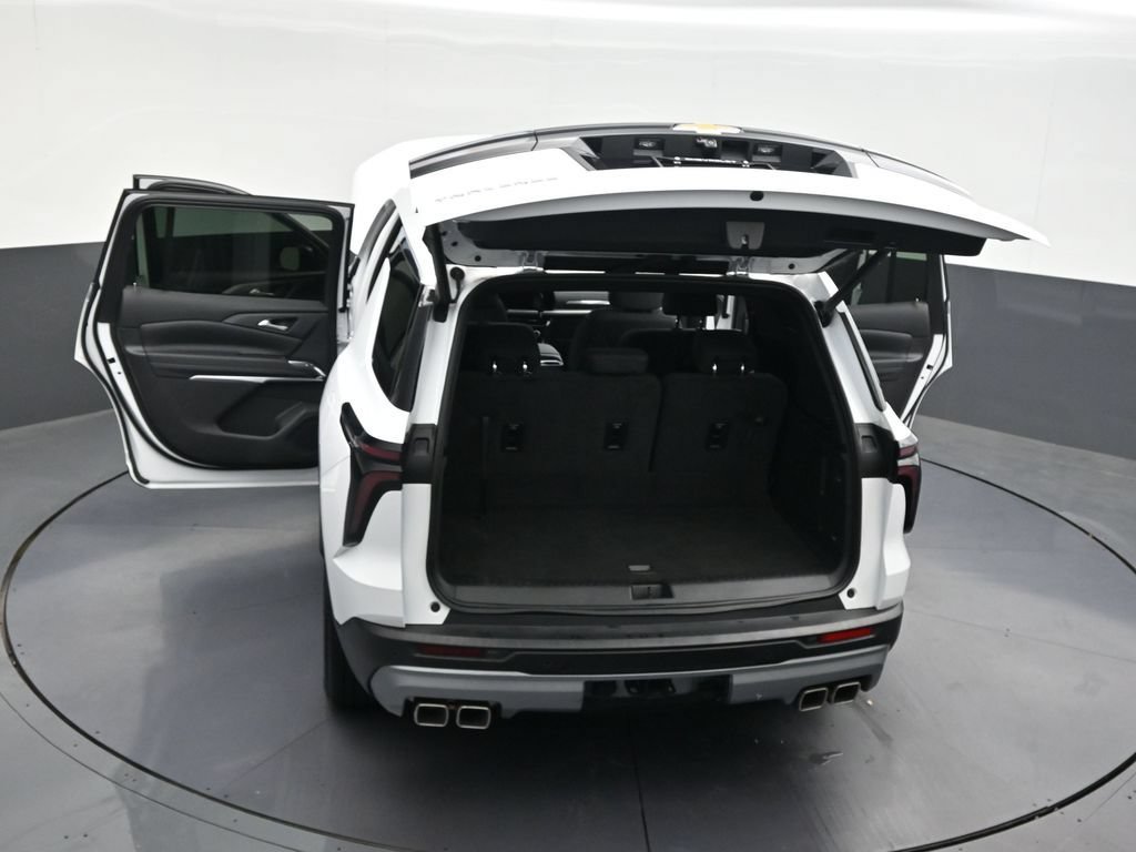 Used 2025 Chevrolet Traverse LT FWD image 37