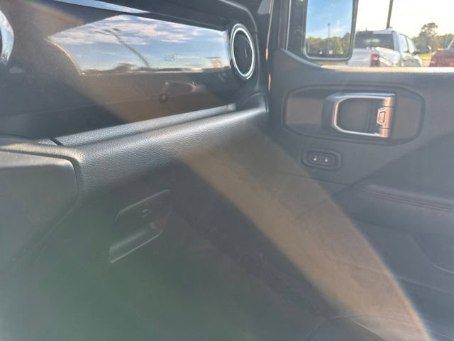 Used 2022 Jeep Wrangler Unlimited Sahara AWD/4WD image 35