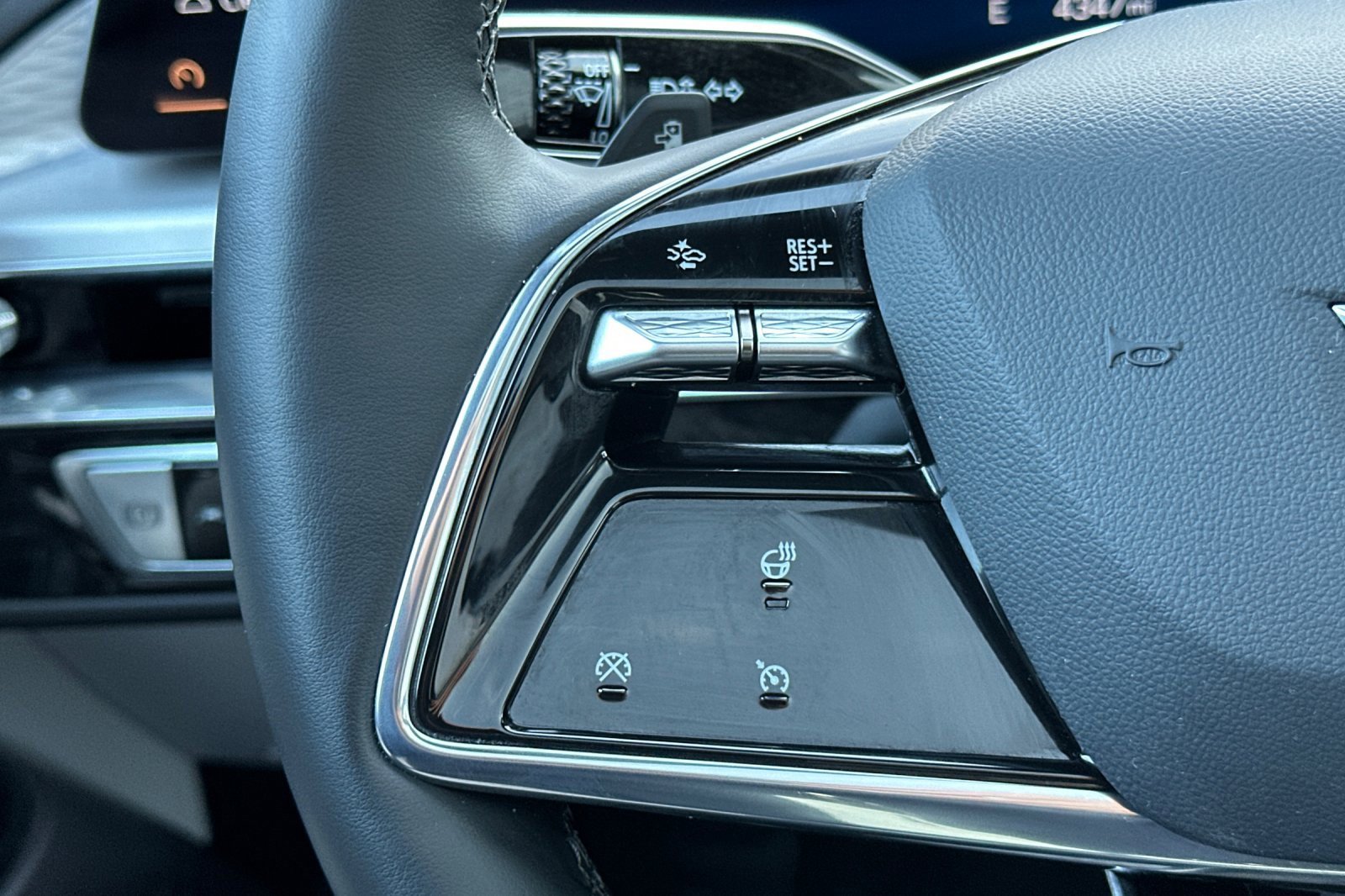 Certified 2025 Cadillac Lyriq Luxury image 34