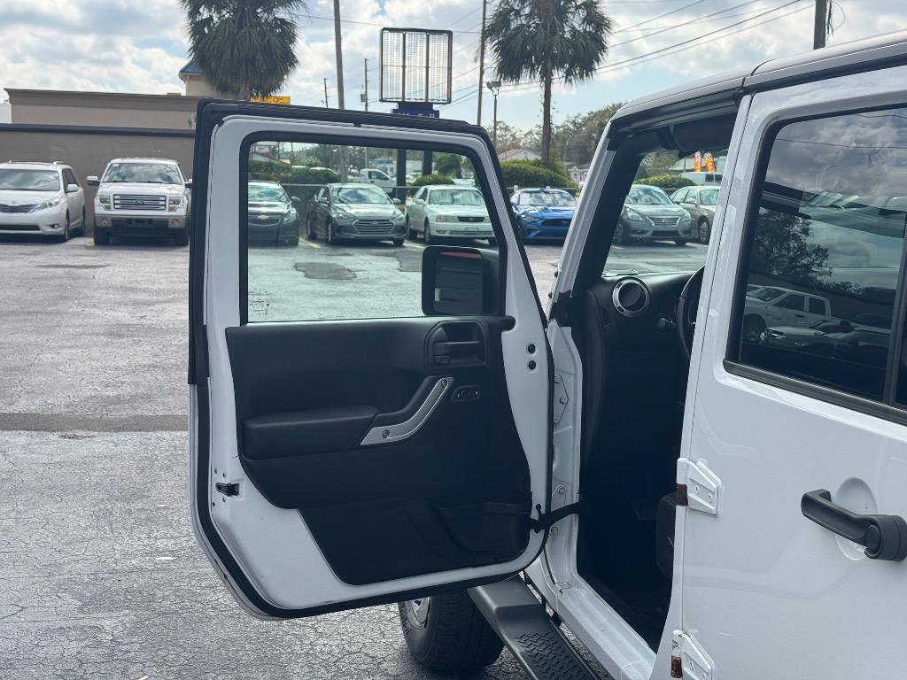 Used 2016 Jeep Wrangler Unlimited Sahara w/ Connectivity Group image 10