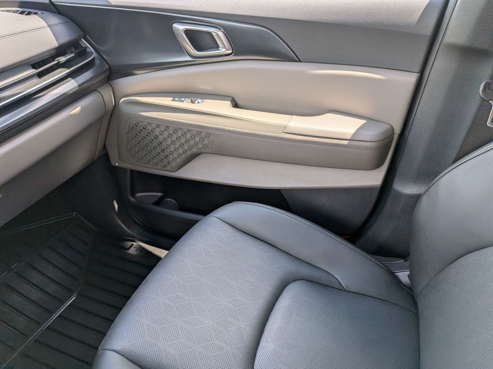 Used 2026 Kia Carnival FWD image 18