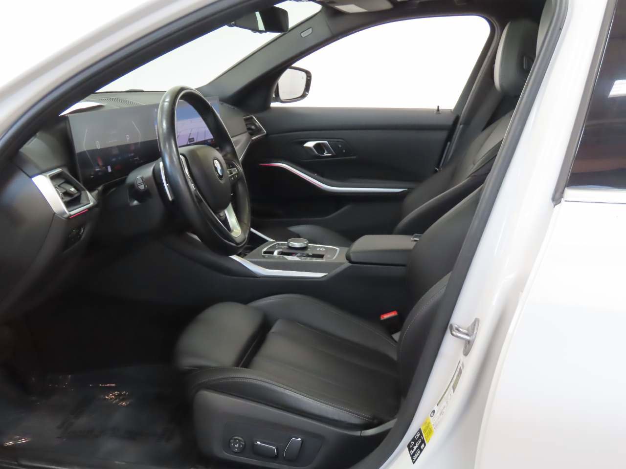 Used 2024 BMW 330i xDrive Sedan AWD/4WD image 17