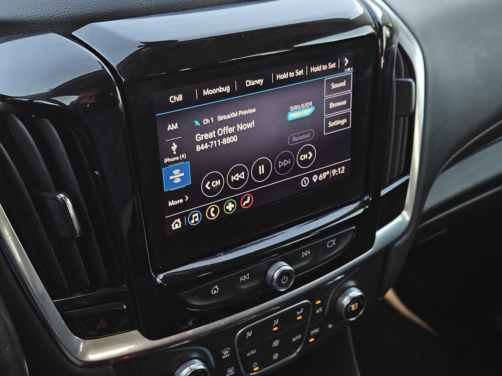 Used 2020 Chevrolet Traverse LT w/ Driver Confidence II Package image 17