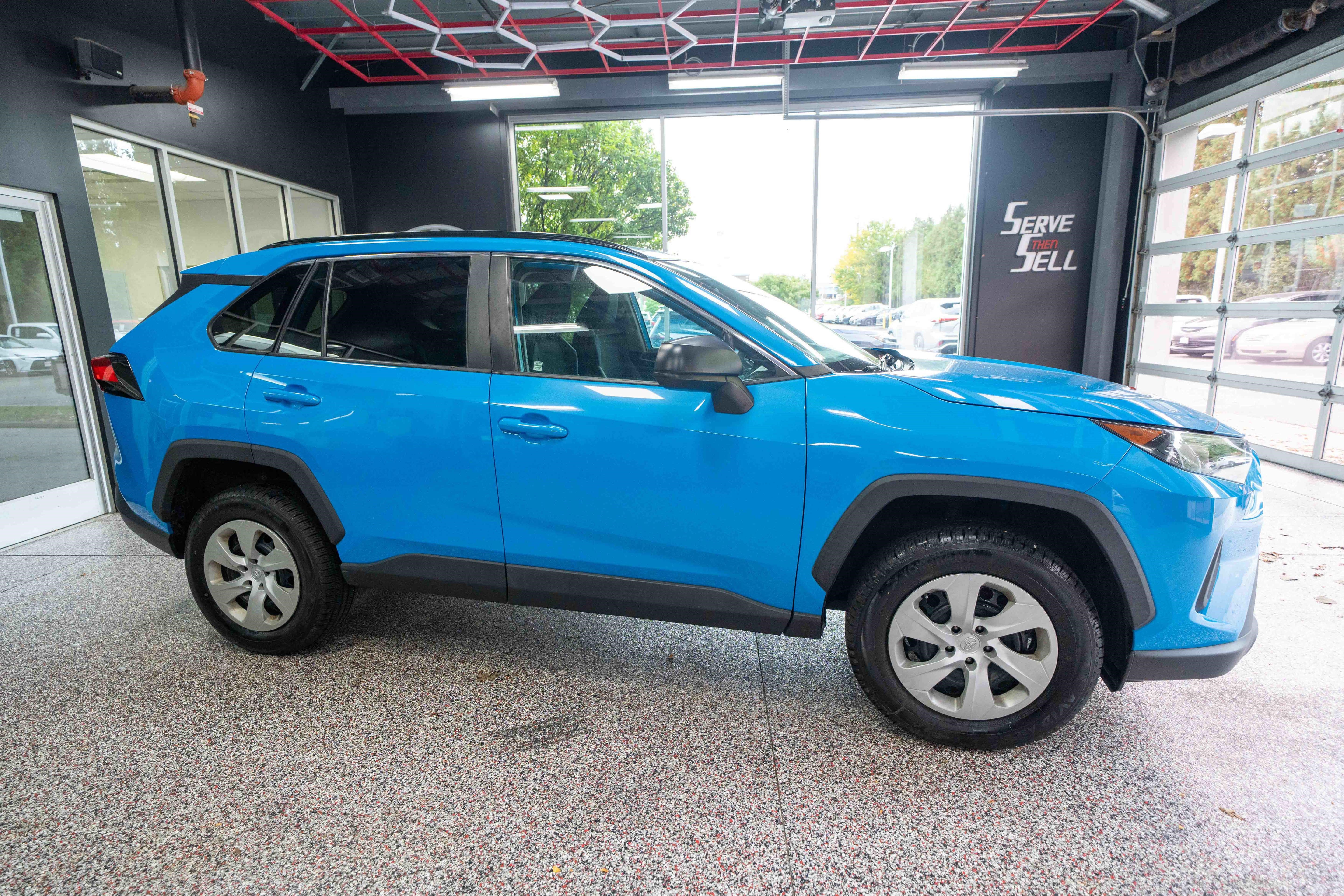 Used 2019 Toyota RAV4 LE w/ Carpet Mat Package AWD/4WD image 5