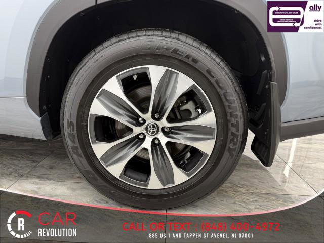 Used 2021 Toyota Highlander XLE image 12