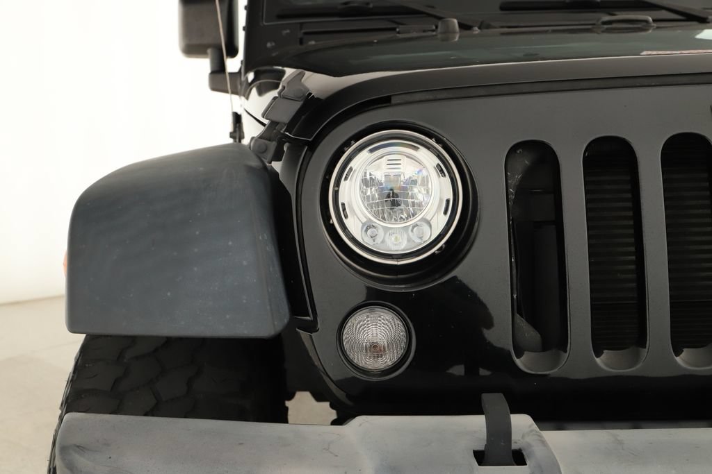 Used 2018 Jeep Wrangler Unlimited Sport w/ Connectivity Group AWD/4WD image 38