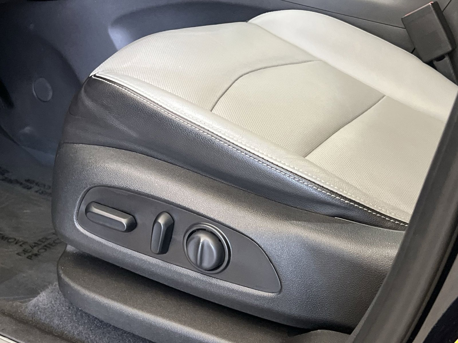 Used 2021 Chevrolet Equinox Premier image 12