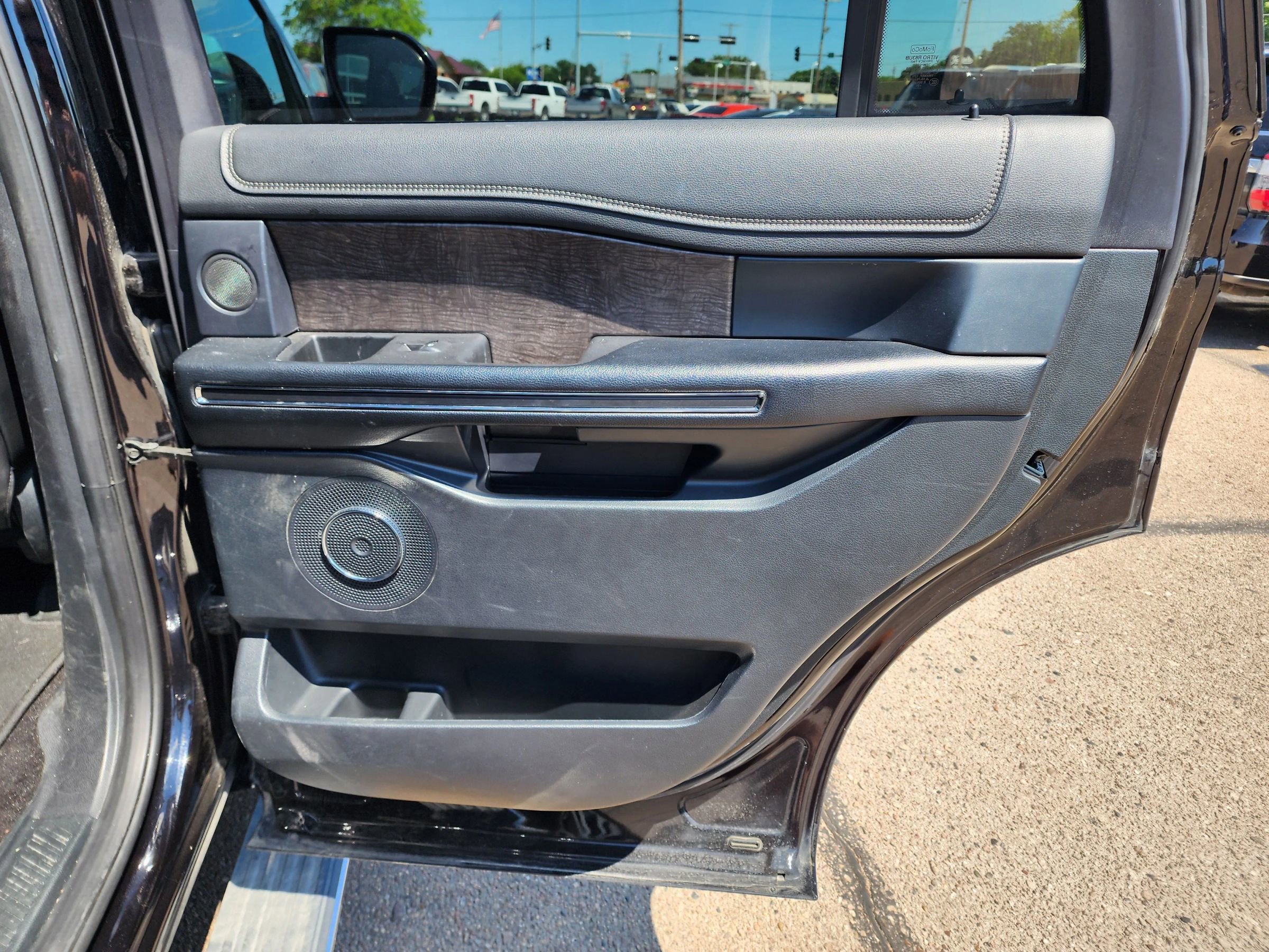 Used 2021 Ford Expedition Limited image 9