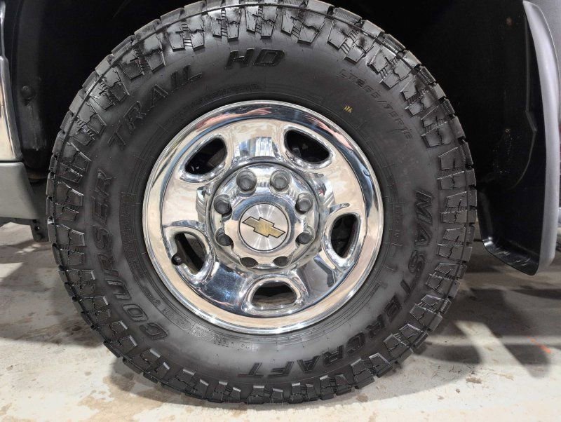 Used 2003 Chevrolet Silverado 2500 LS image 30