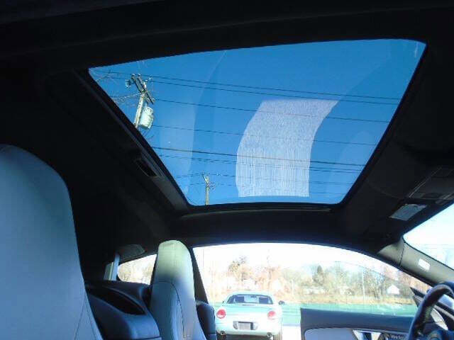 Used 2016 Jaguar F-TYPE Coupe image 15