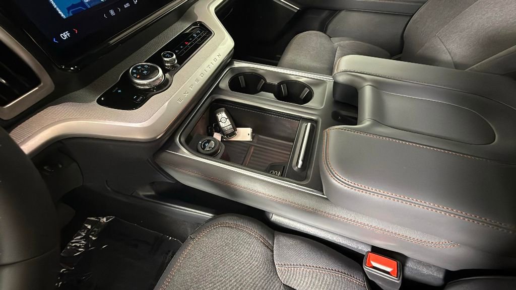 Used 2025 Ford Expedition Max Active image 25