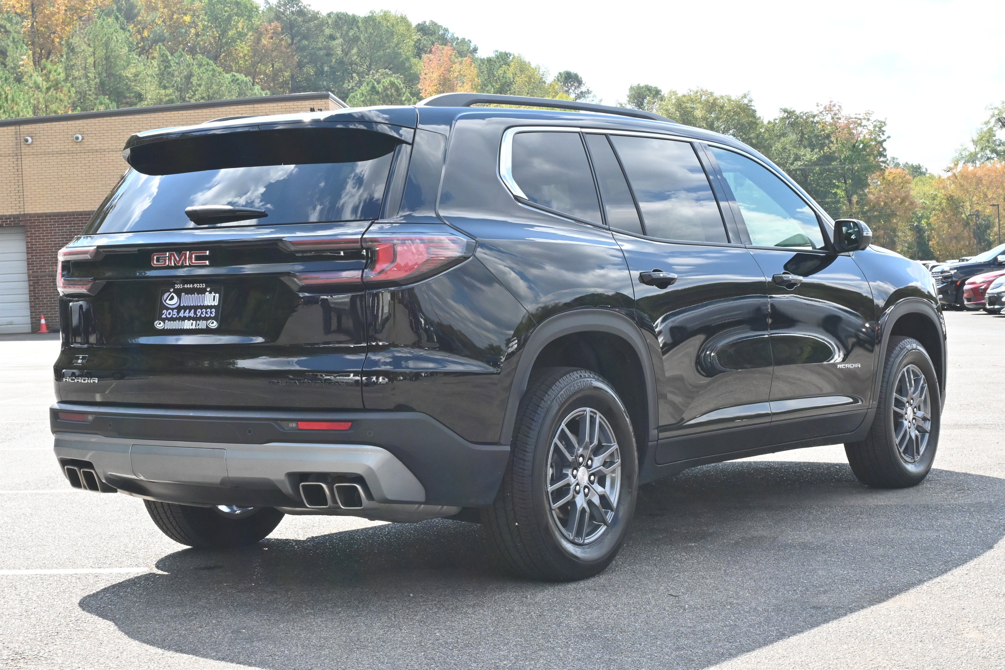 Used 2025 GMC Acadia Elevation image 9