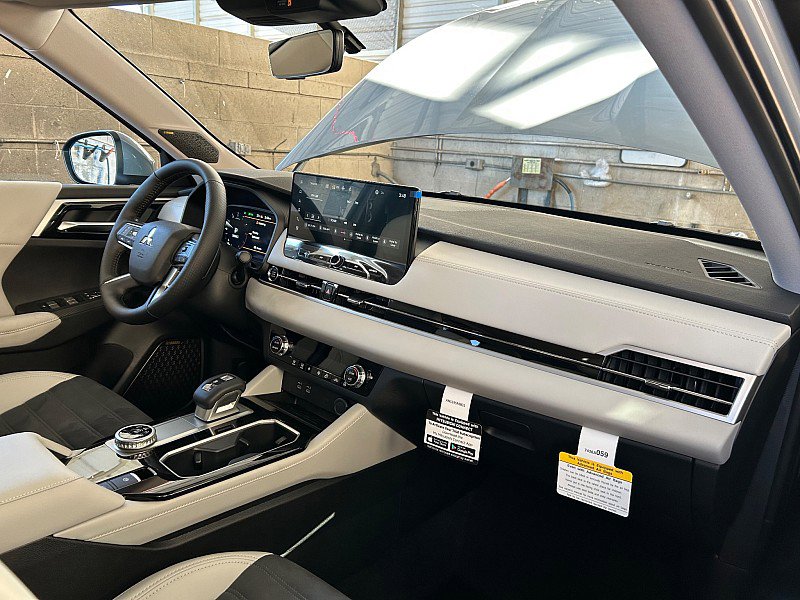 New 2026 Mitsubishi Outlander SE image 25