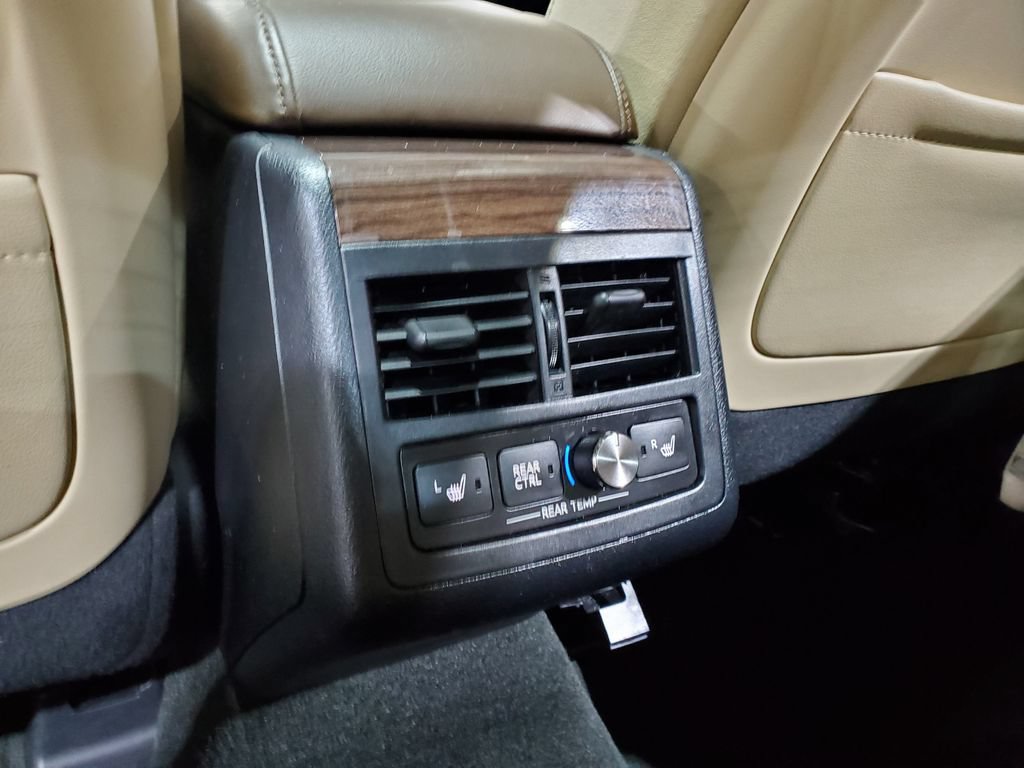 Used 2013 Toyota Avalon Limited w/ Technology Pkg FWD image 25