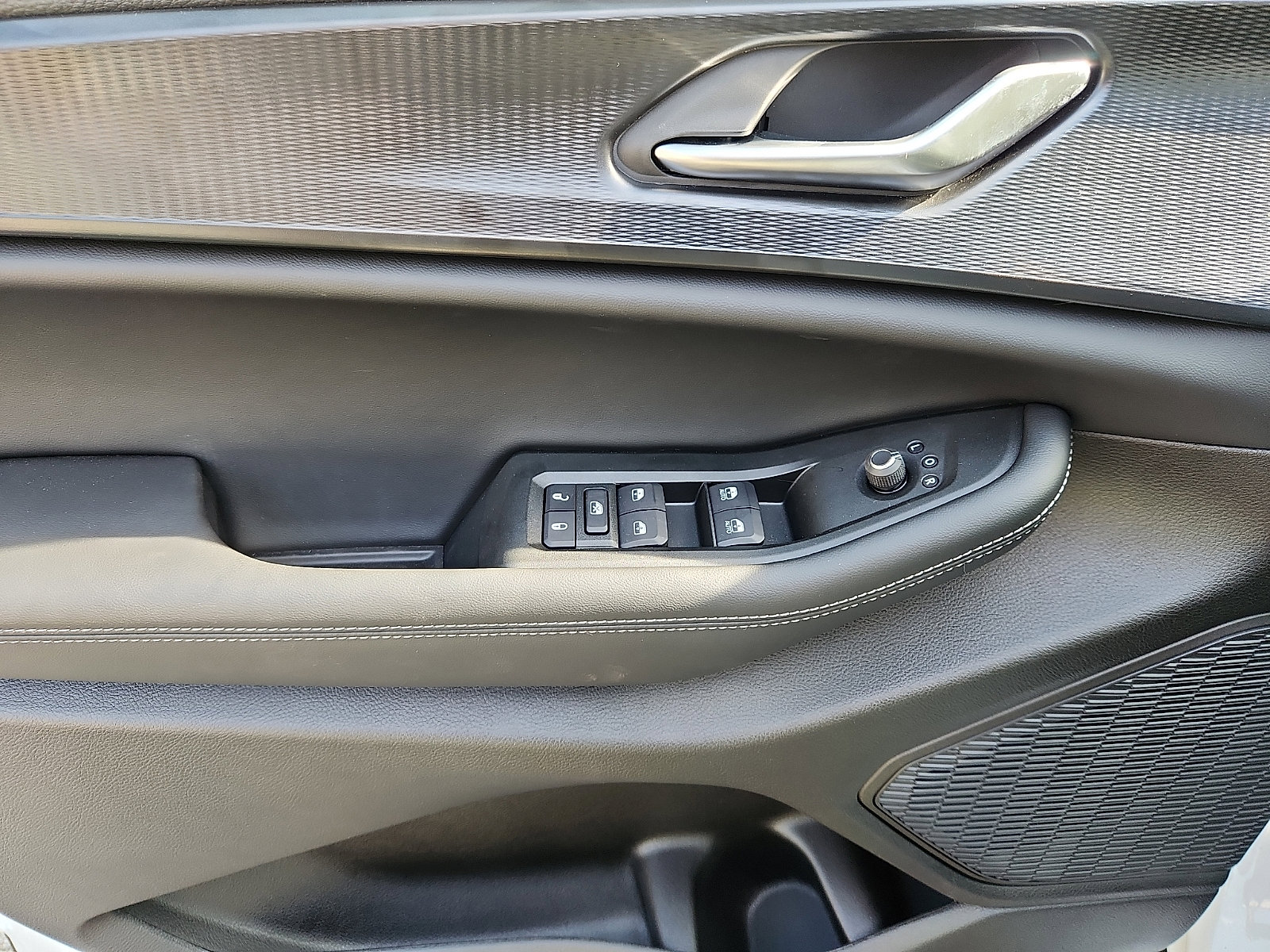 New 2025 Jeep Grand Cherokee Altitude image 8