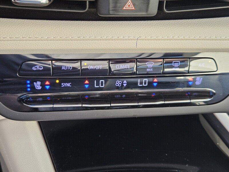 Used 2022 Buick Envision Avenir w/ Technology Package II image 19