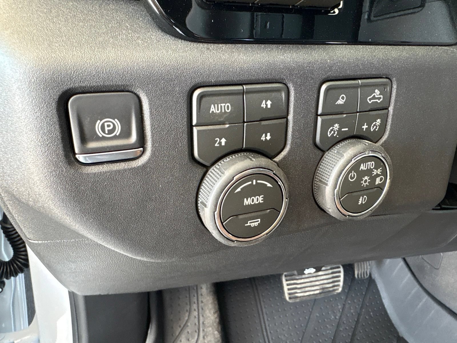 New 2026 Chevrolet Silverado 1500 High Country w/ High Country Premium Package AWD/4WD image 16
