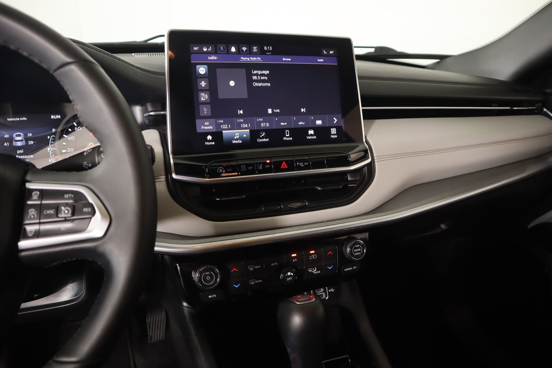 Used 2025 Jeep Compass Limited image 5