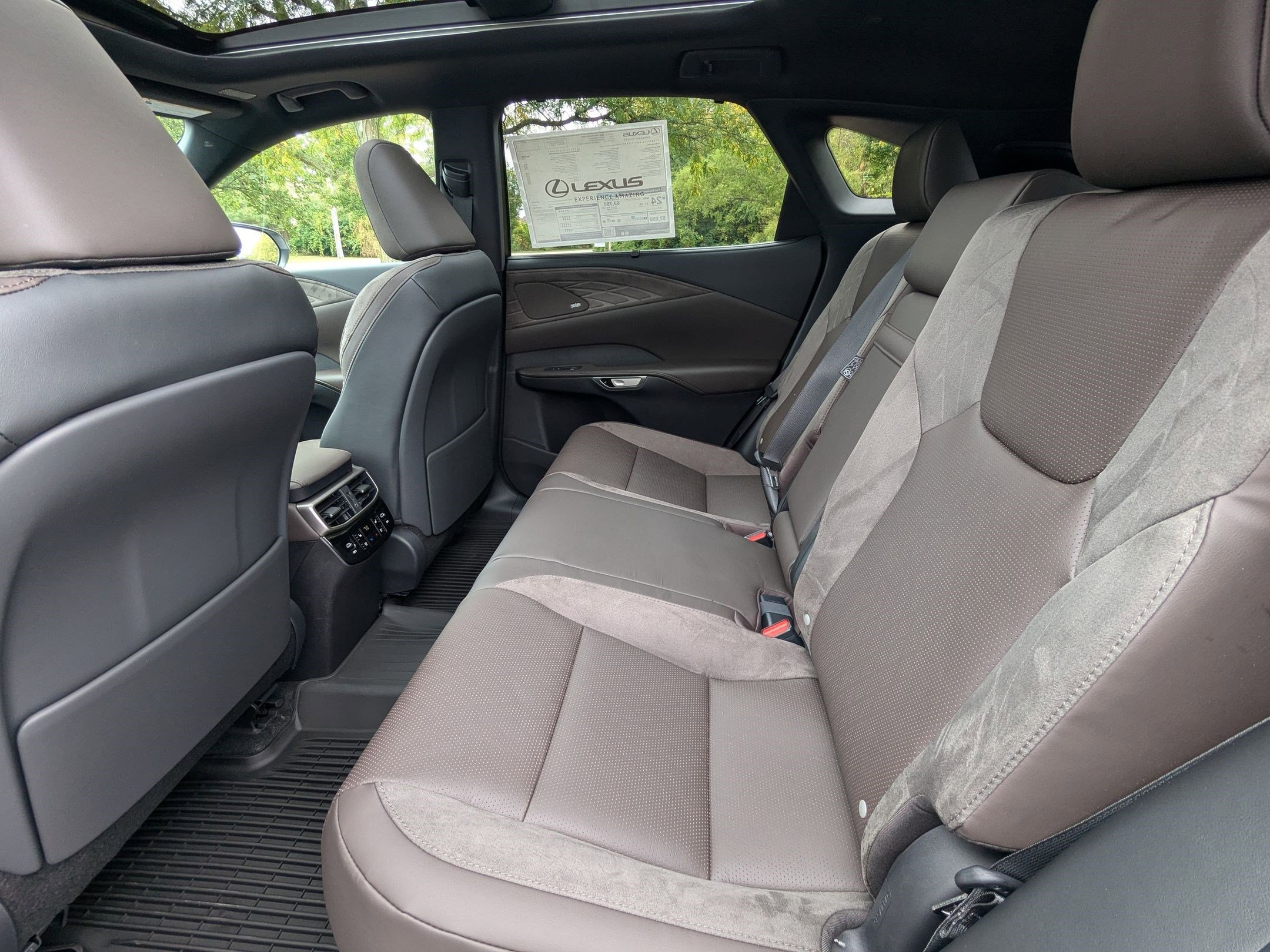 New 2025 Lexus RX 350 w/ Luxury Package image 24