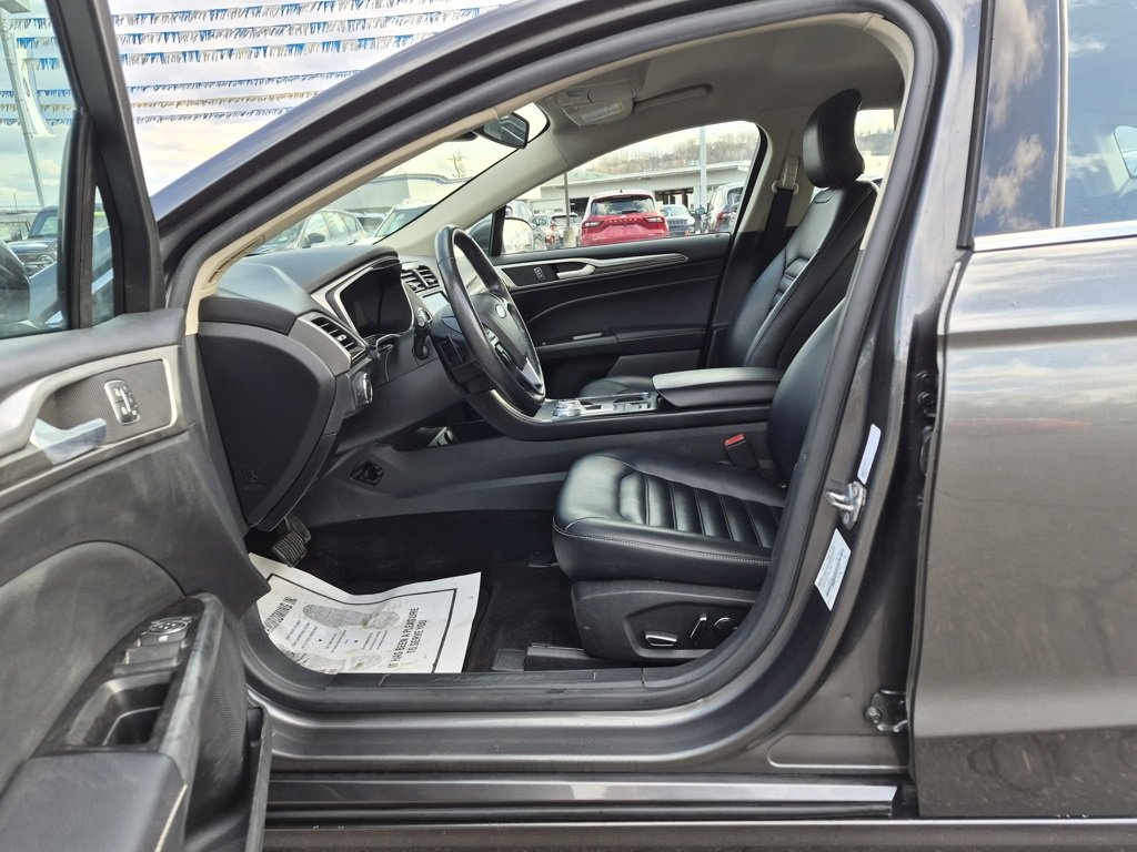 Used 2019 Ford Fusion SEL image 11
