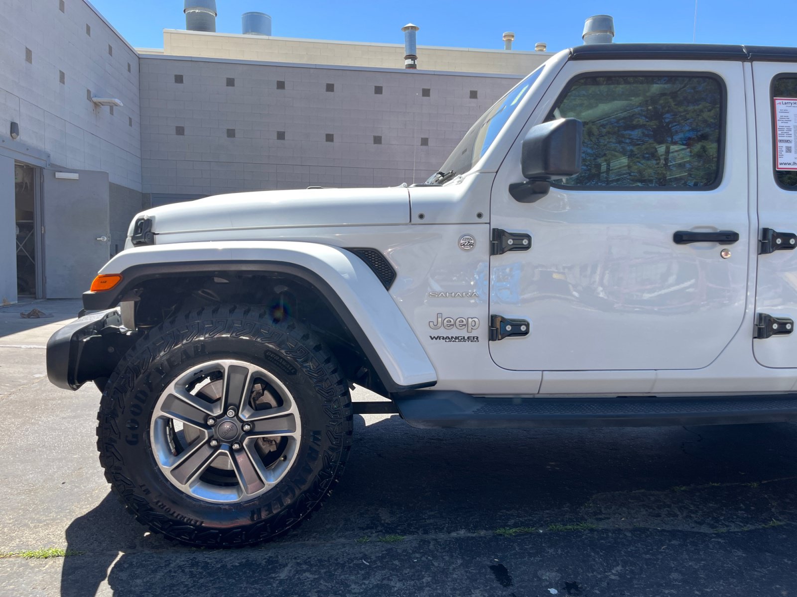Used 2018 Jeep Wrangler Unlimited Sahara AWD/4WD image 9