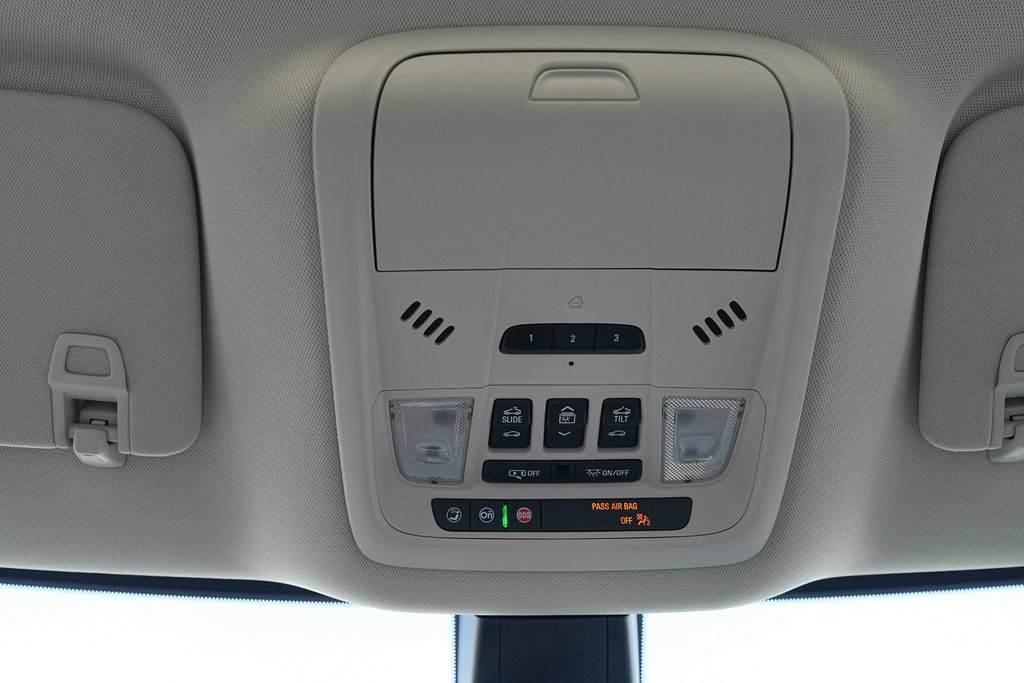 Used 2022 Buick Enclave Avenir w/ Avenir Technology Package AWD/4WD image 39