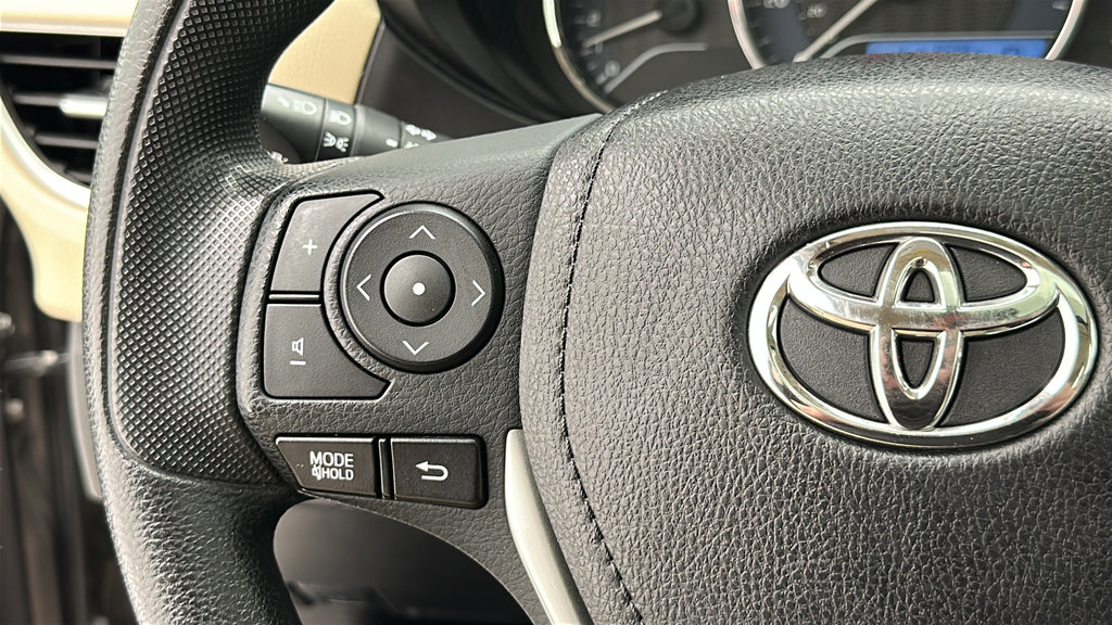 Used 2016 Toyota Corolla LE FWD image 17