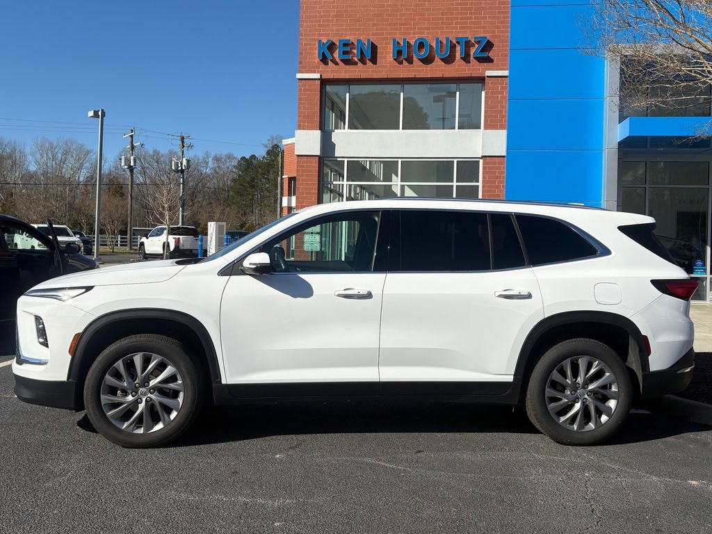 Used 2025 Buick Enclave Preferred image 2