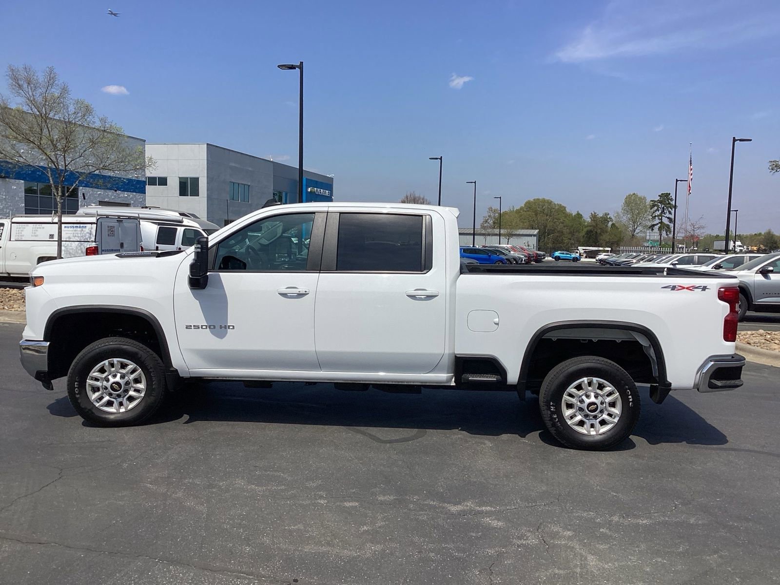 Used 2025 Chevrolet Silverado 2500 LT w/ Convenience Package image 6