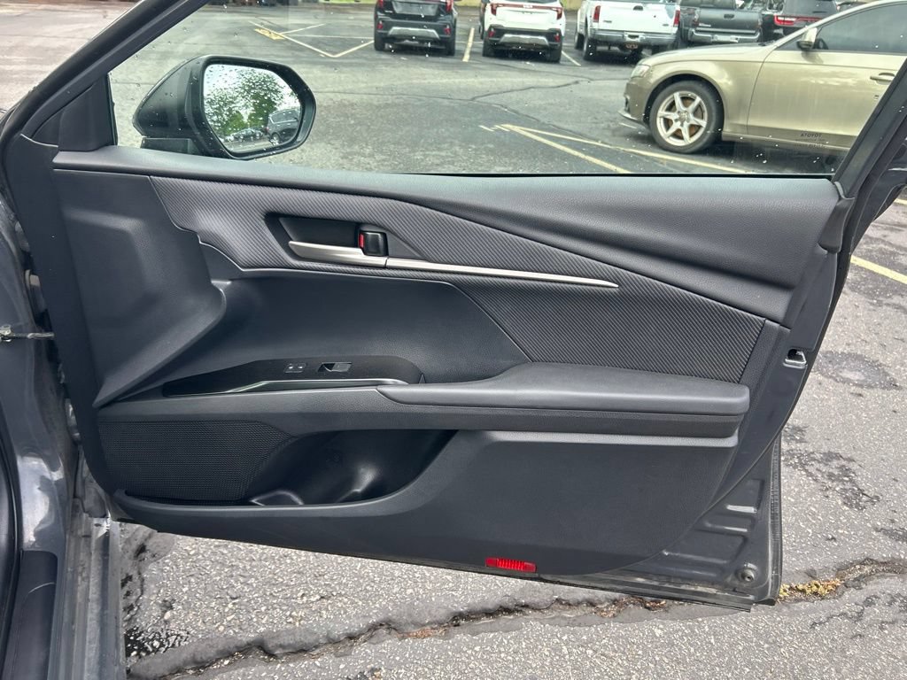 Used 2025 Toyota Camry SE FWD image 15