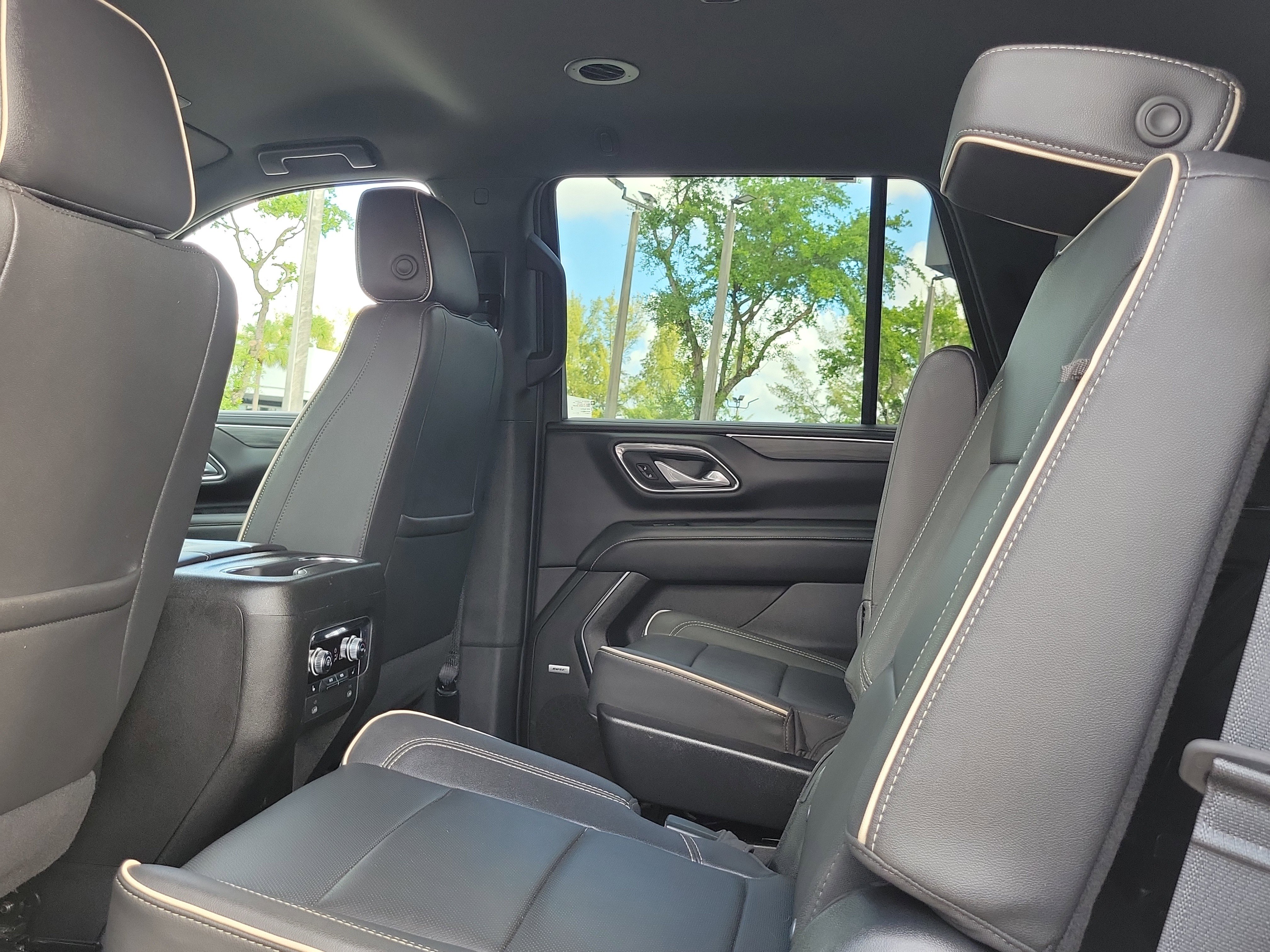 Used 2023 GMC Yukon SLT w/ SLT Luxury Package RWD image 14